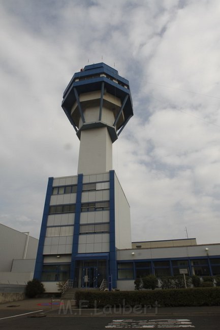 Hoehenretter bei der Uebung am Koeln Bonner Flughafen Tower P012.JPG